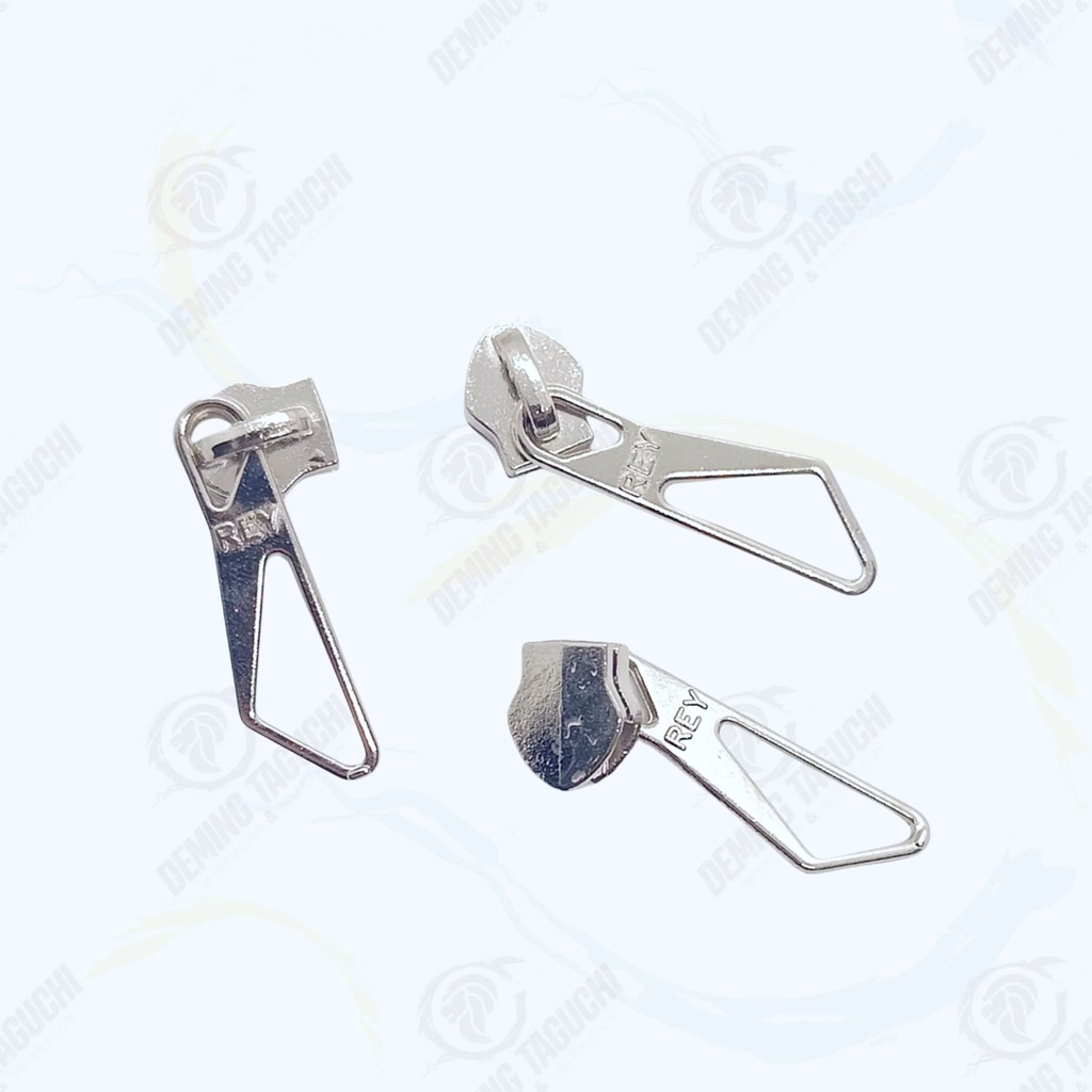 Deslizador Nylon PLATEADO #5, Llave Keops Nylon #5, Corredor Rey Nylon para cierre plástico #5, Jalador Rey para cremallera nylon #5, Carro Rey para cierre nylon #5, Deslizador Rey para cremallera plástica #5, Llave Rey para cierre nylon #5, Llave Rey para mochilas carteras y bolsos, Llave Rey para morrales y maletines, Llaves y corredores Rey para cremallera nylon, Repuestos Rey para cierre plástico, Accesorios Rey para cremallera nylon, Insumos de costura Rey, Artículos de mercería, Repuestos para mochilas y carteras, Venta por mayor y menor Perú.